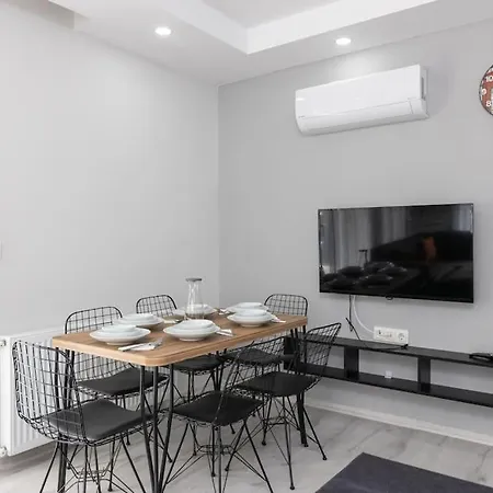 7-sehir Merkezinde 4 Yatak Odali דירה