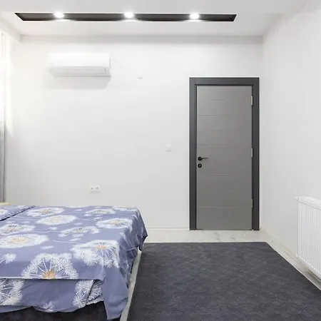 7-sehir Merkezinde 4 Yatak Odali דירה